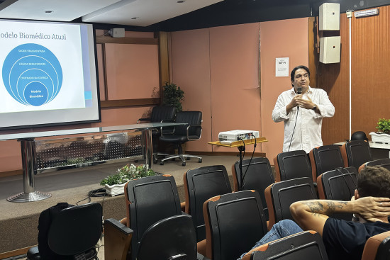 Saúde com novo encontro para implantação de Práticas Integrativas e Complementares 
      
         Um novo grupo de profissionais médicos e enfermeiros das Unidades Básicas de Saúde da Família (UBSFs) participaram de uma imersão sobre a...