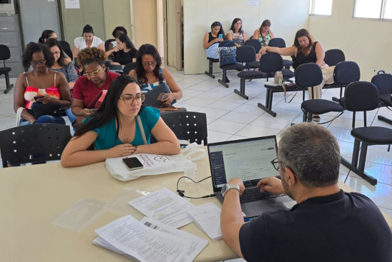 Candidatos aprovados no concurso do PSF/2008 começam a assinar termos de posse 
      
         A Gerência de Recursos Humanos da Secretaria Municipal de Saúde iniciou, nesta segunda-feira (27), a etapa de assinatura dos termos de posse dos...