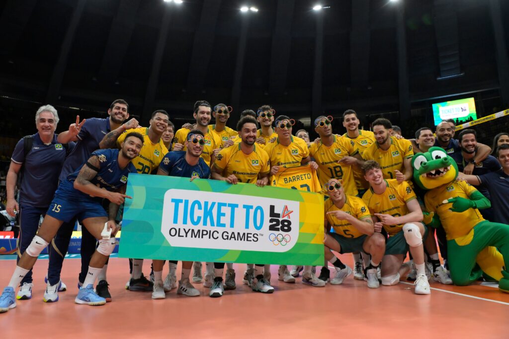 Seleção brasileira masculina de vôlei durante o Sul-Americano no Maracanãzinho