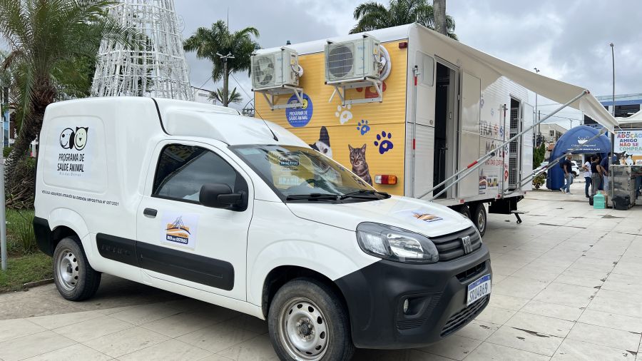 CastraMóvel de Rio das Ostras durante atendimento de saúde animal