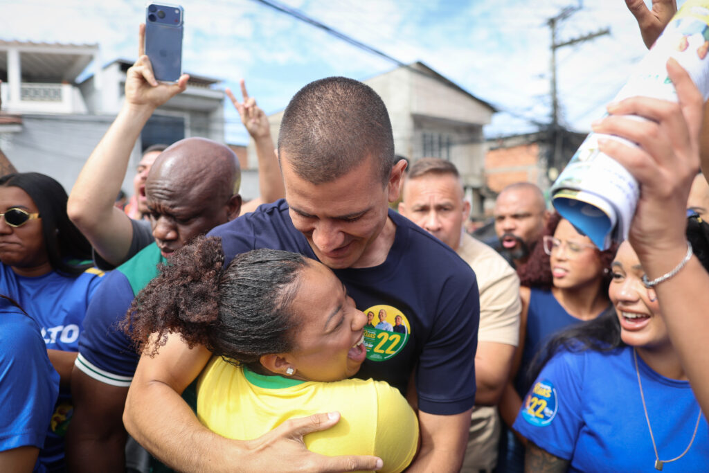 Douglas Ruas durante agenda de campanha na Baixada Fluminense