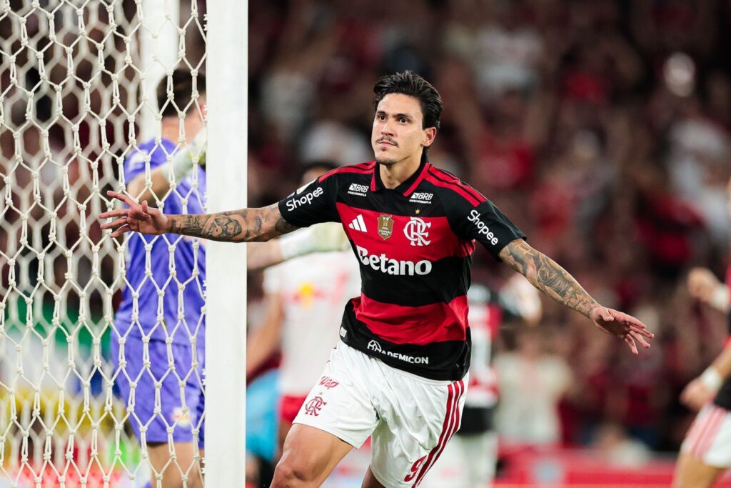 Pedro comemora gol do Flamengo contra o Red Bull Bragantino no Maracanã