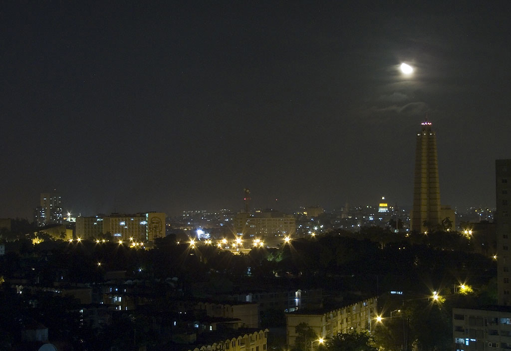Vista noturna de Havana, em Cuba