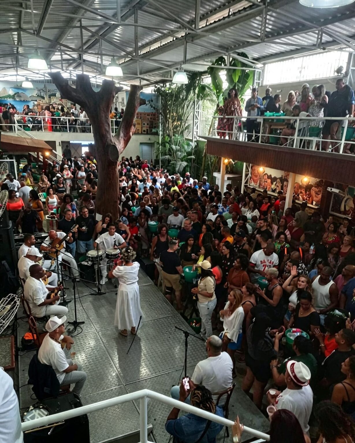 Roda de samba do Projeto Criolice em Madureira, no Rio de Janeiro