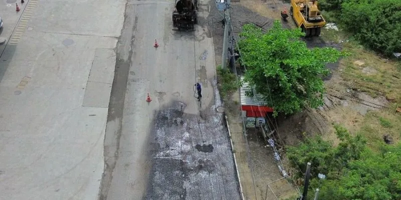Obras de pavimentação em via de Cabo Frio