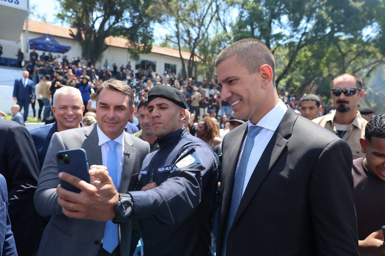 Douglas Ruas durante formatura de novos soldados da Polícia Militar no Rio de Janeiro