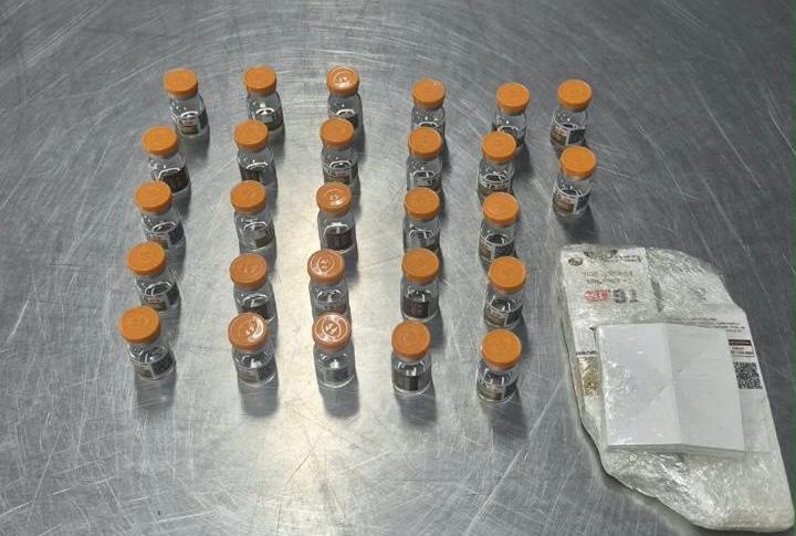 Frascos de tirzepatida apreendidos pela Polícia Federal no Aeroporto do Galeão