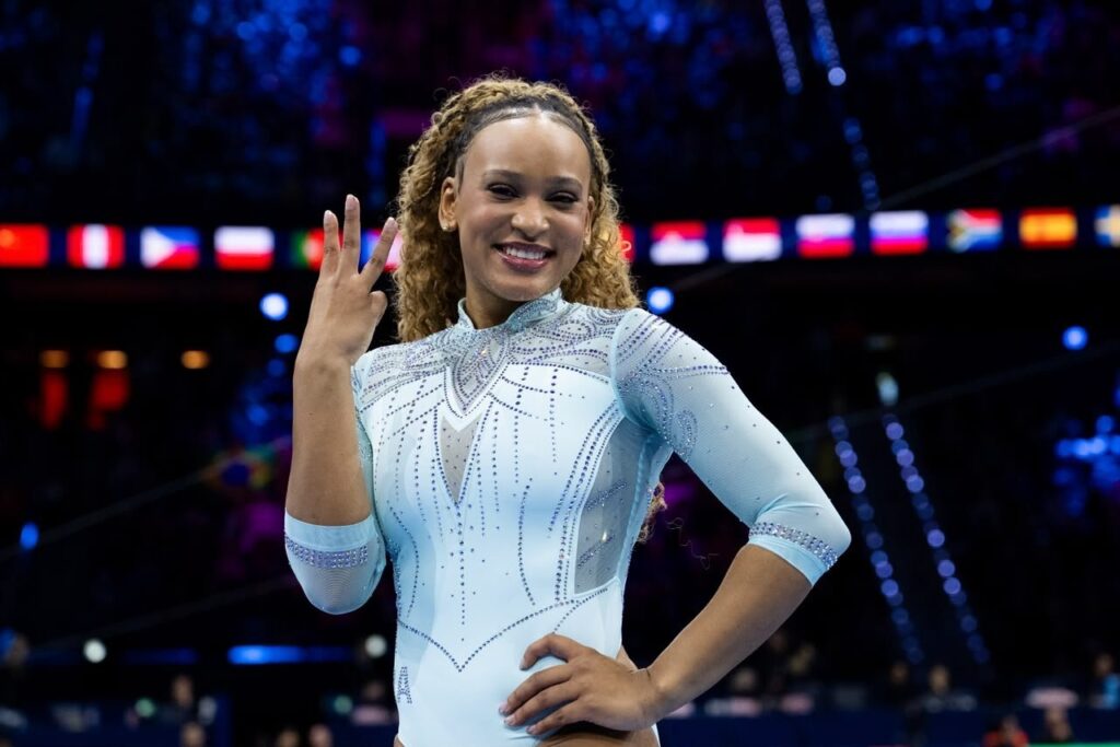 Rebeca Andrade após conquistar o tricampeonato mundial no salto