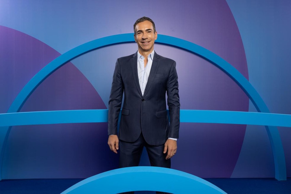 Imagem de divulgação do cenário e da estrutura da TV Globo para o debate presidencial de 23 de outubro de 2026. Crédito: Divulgação / Globo
