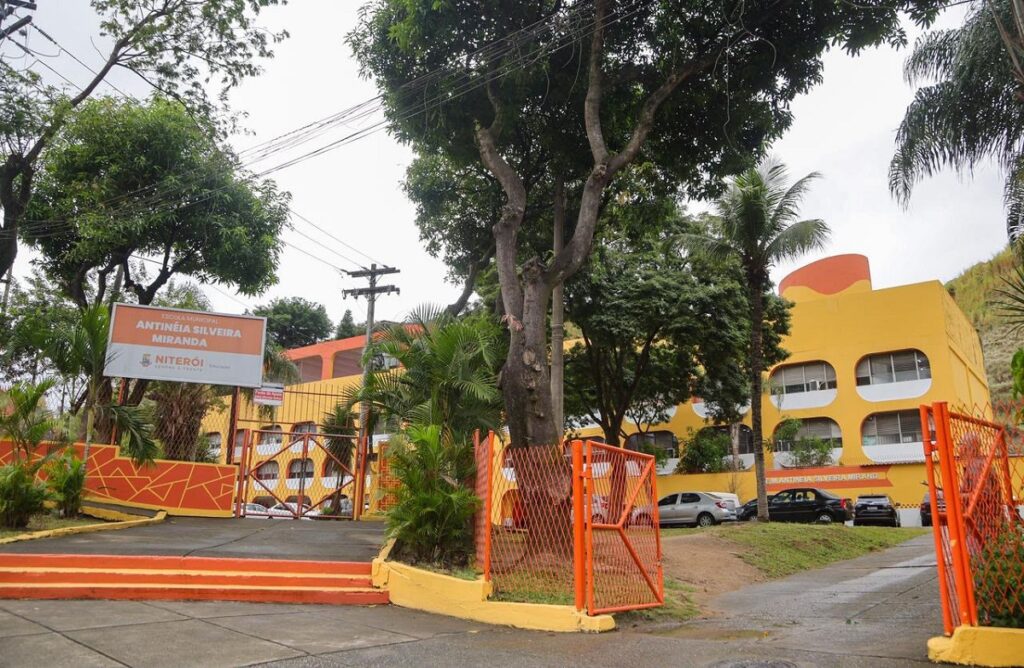 Estudantes na Escola Municipal Antineia Silveira Miranda, em Niterói