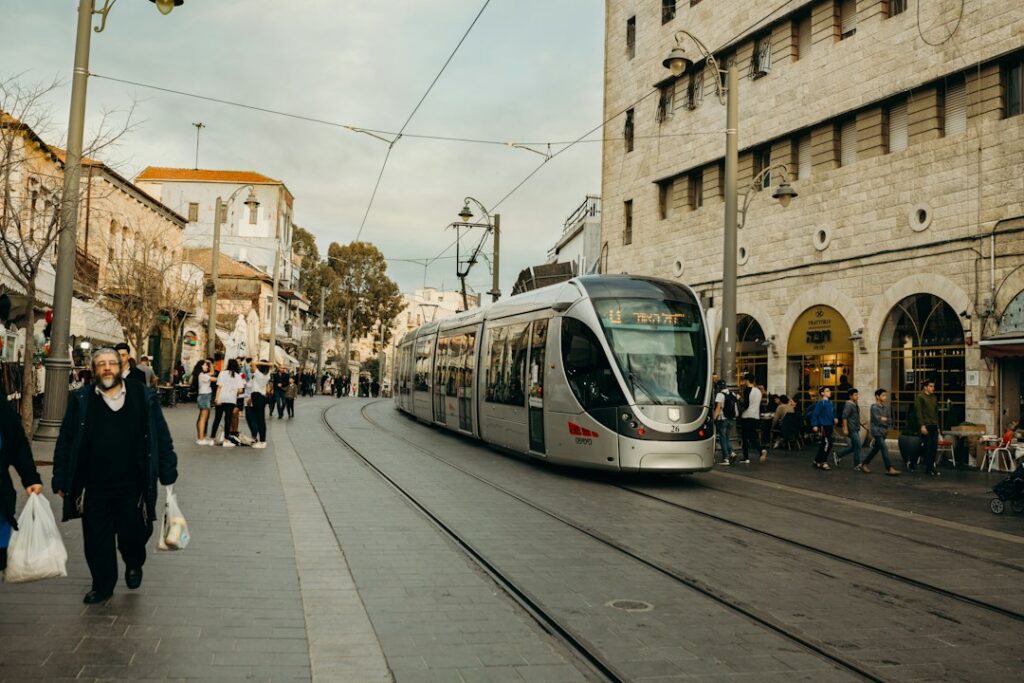Transporte por trilhos imagem ilustrativa não é o VLT carioca