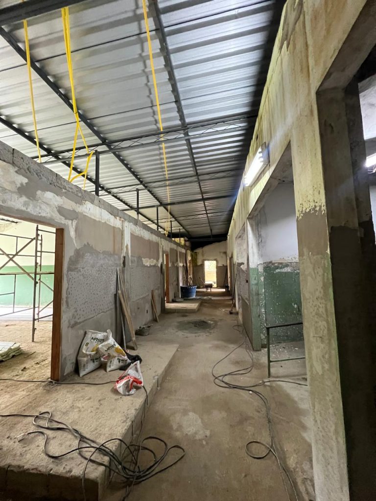 Reforma da maior escola municipal de Itatiaia avança e deve terminar em 2027