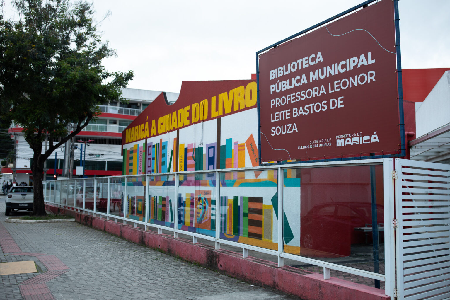 Fachada da Biblioteca Pública Municipal de Maricá