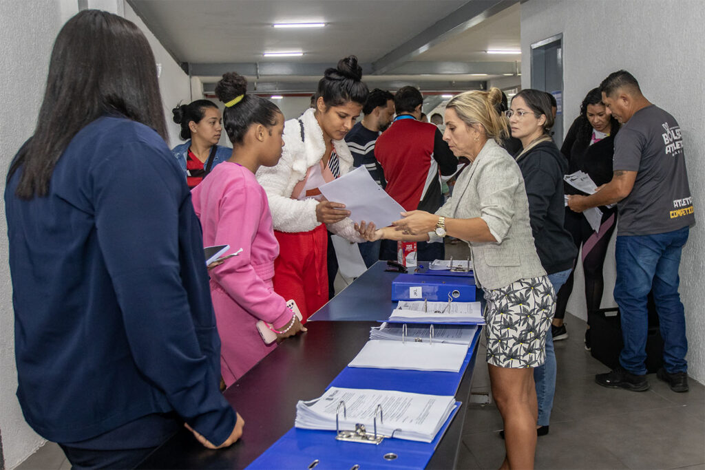Atletas participam de atendimento do programa Bolsa-Atleta em Macaé