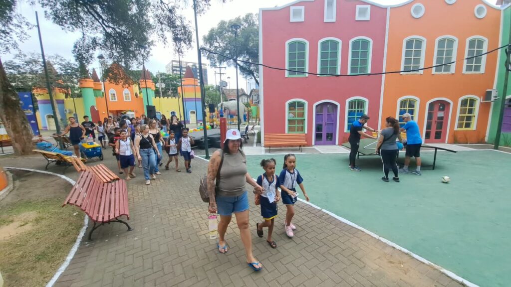 Atividades infantis na Cidade da Criança em Campos