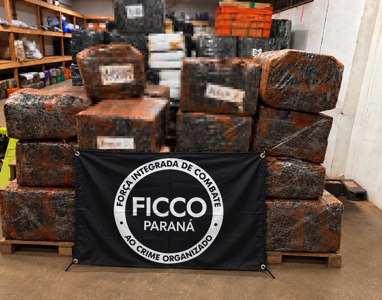 Grande quantidade de maconha apreendida durante operação policial