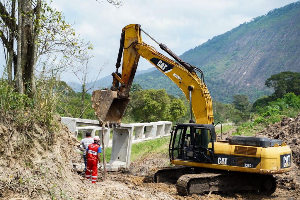 Obra de implantação de rede de drenagem em Chácaras de Inoã, Maricá