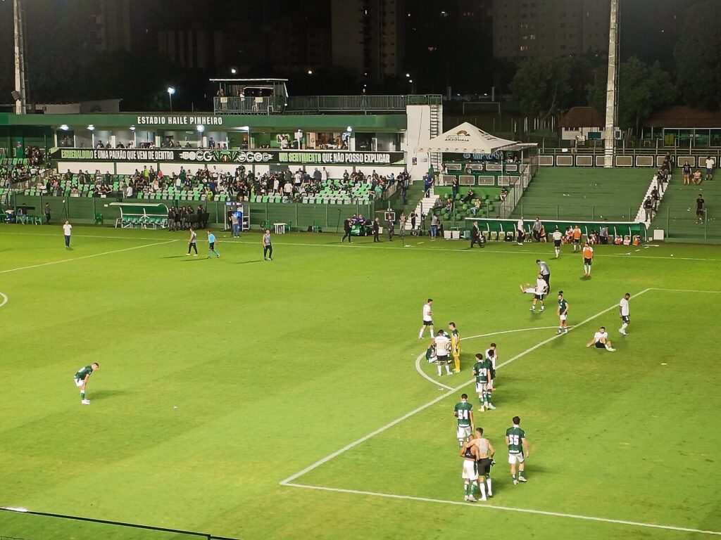 Estádio Hailé Pinheiro em Goiânia