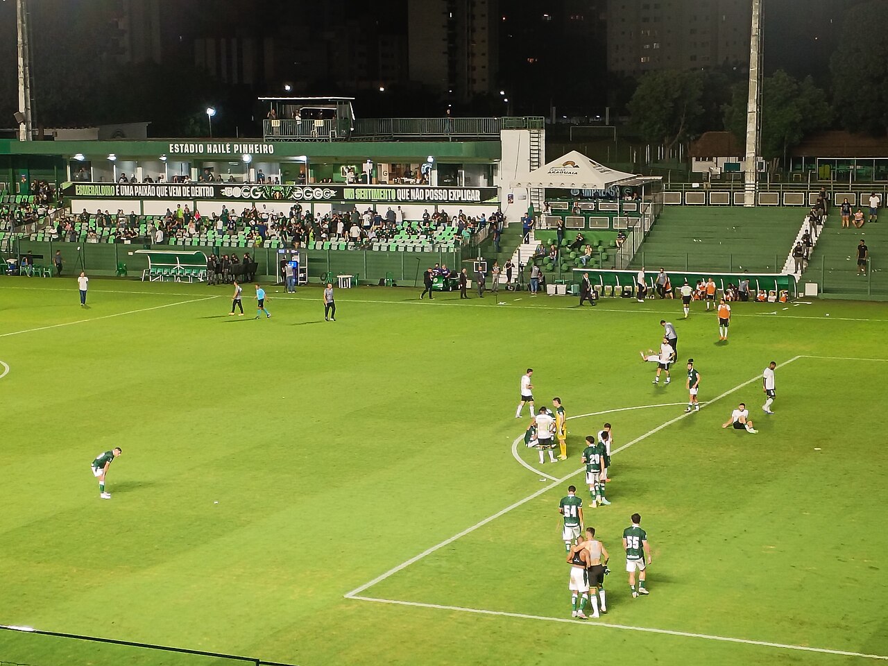 Estádio Hailé Pinheiro em Goiânia
