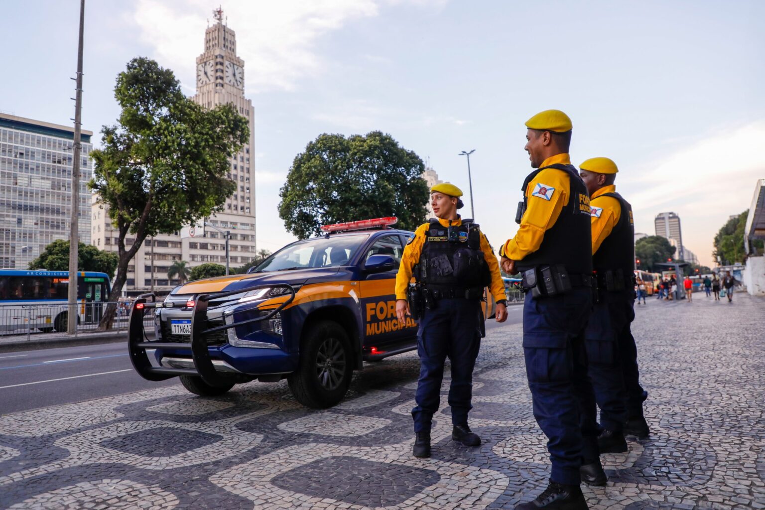 Agentes da Força Municipal durante operação no Rio de Janeiro