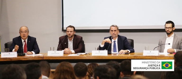 Autoridades anunciam medidas para conter alta dos combustíveis