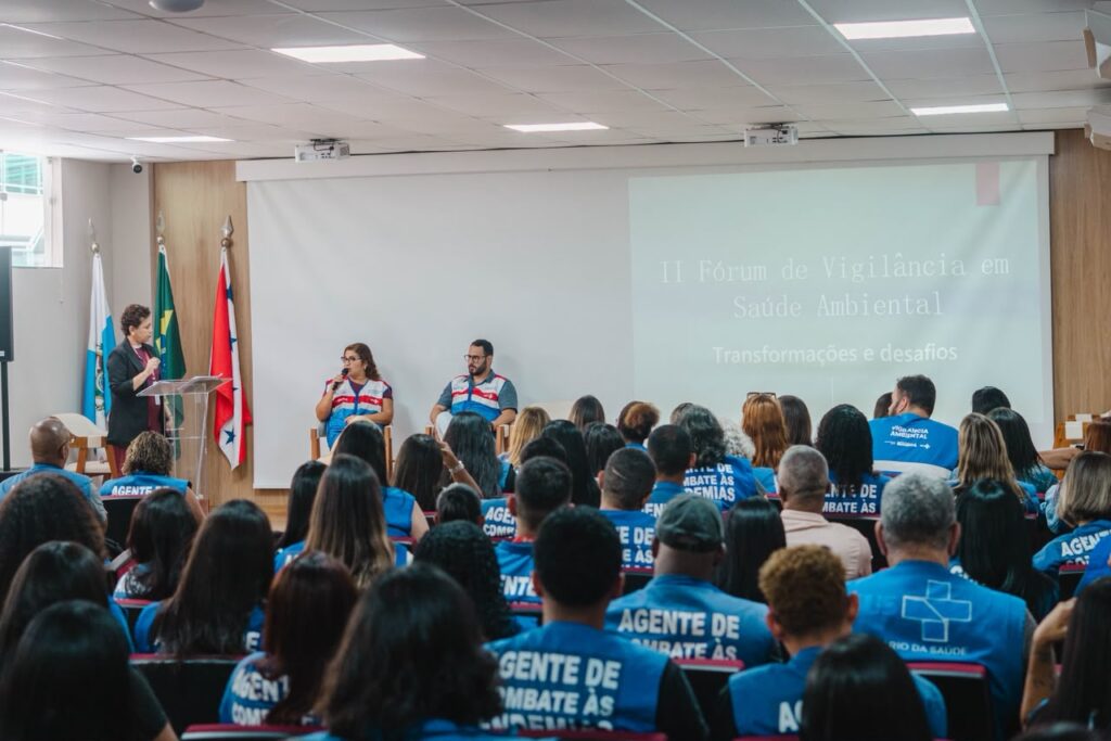 Participantes do Fórum de Vigilância Ambiental de Maricá