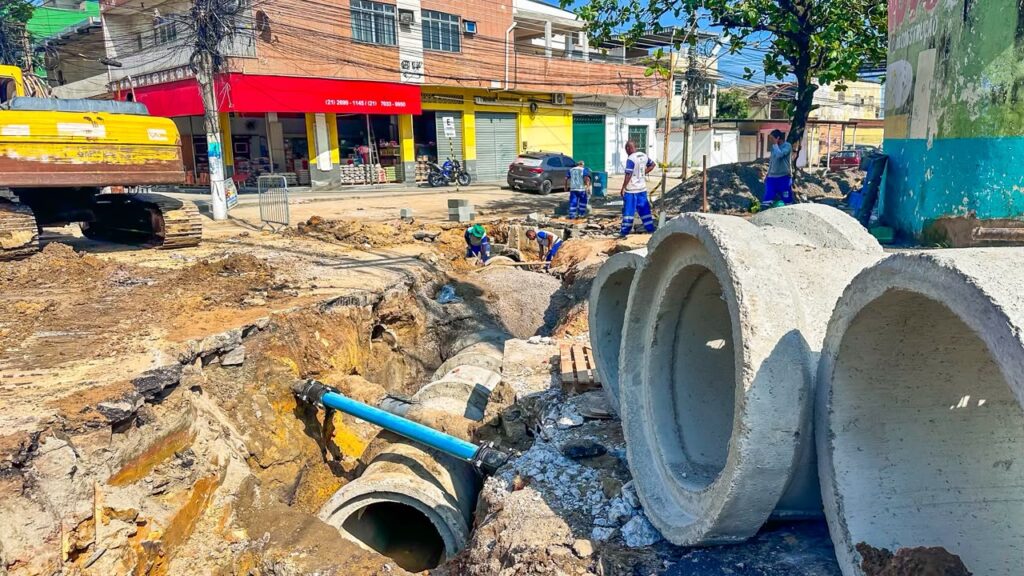 Obra de drenagem no Jardim Meriti em São João de Meriti