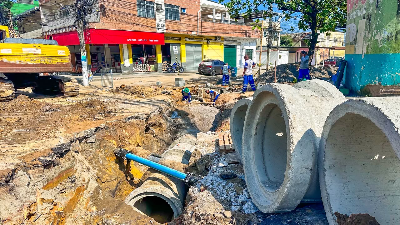 Obra de drenagem no Jardim Meriti em São João de Meriti