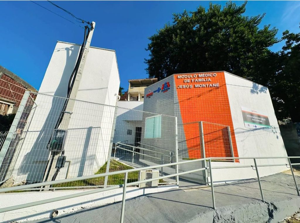 Ação de divulgação do Outubro Rosa na rede de saúde de Niterói