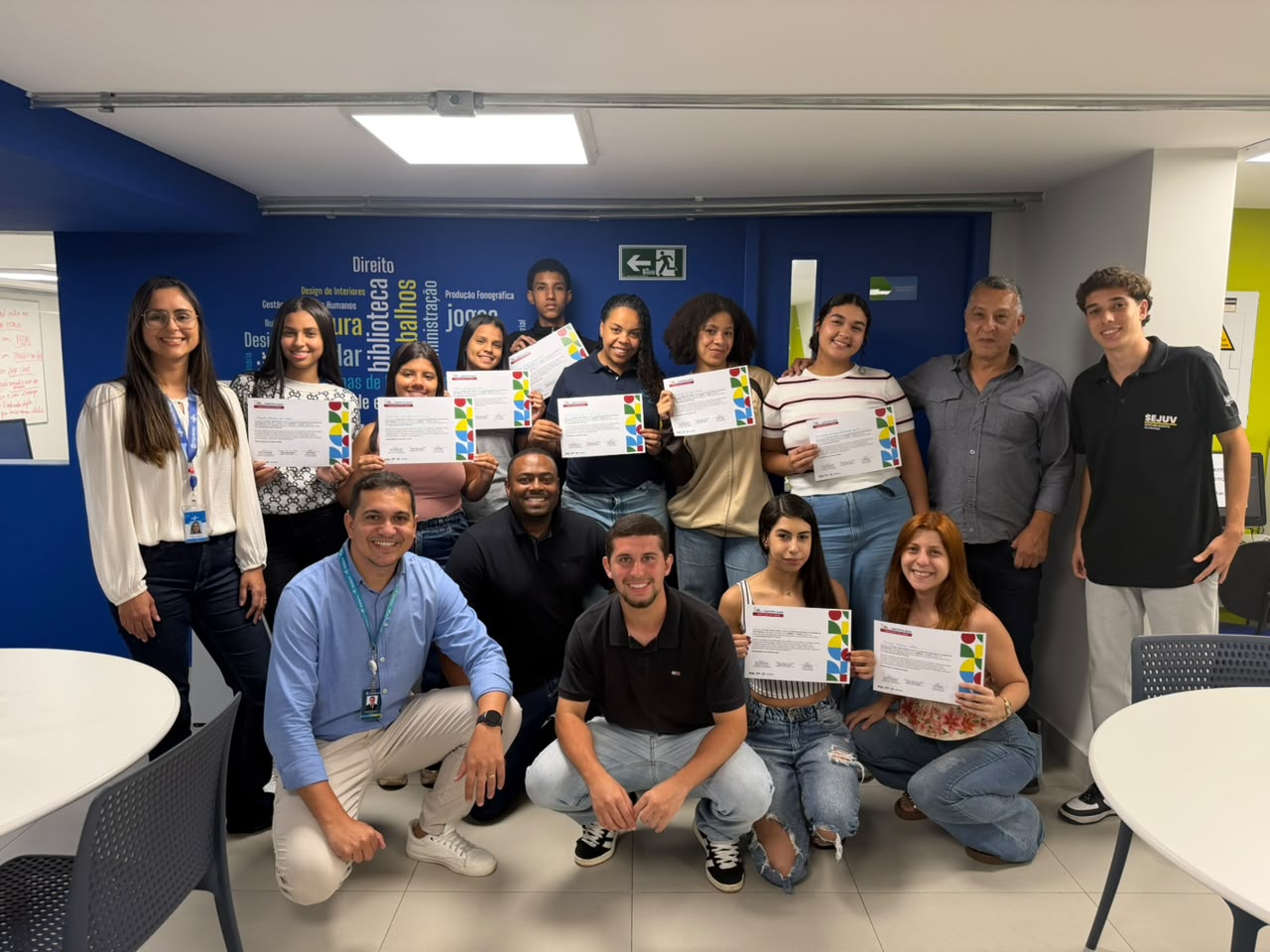 Jovens participantes da formatura do Trilha Criativa em Volta Redonda